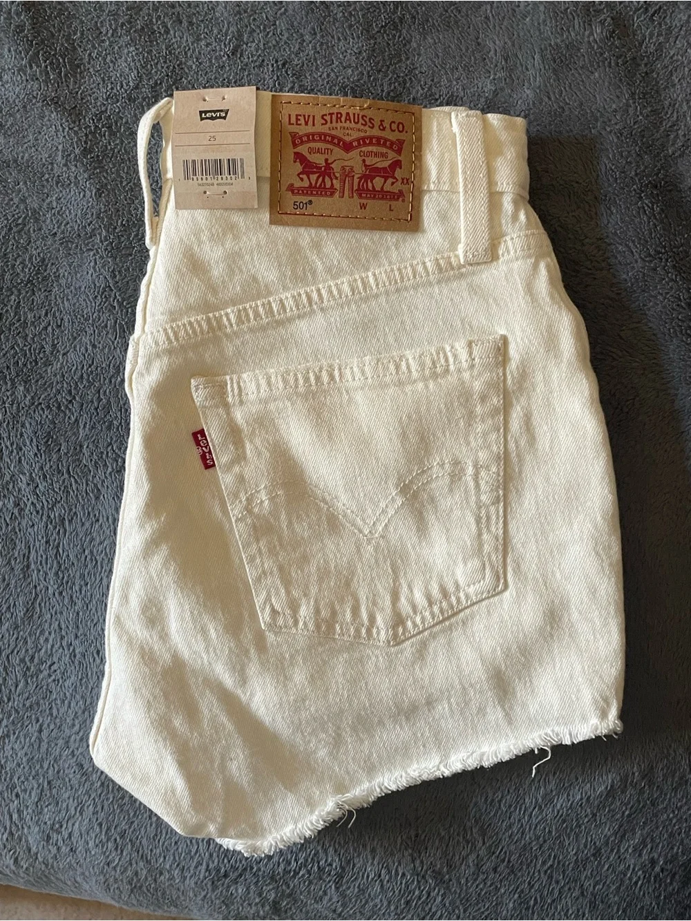 Levi's Off-White 501 Denim Shorts - Picture 1 of 3